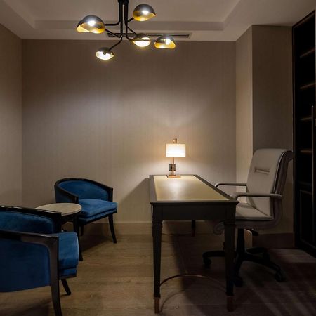 Hilton Mall Of Istanbul Luaran gambar The interior of the office of the President of the University of Novi Sad