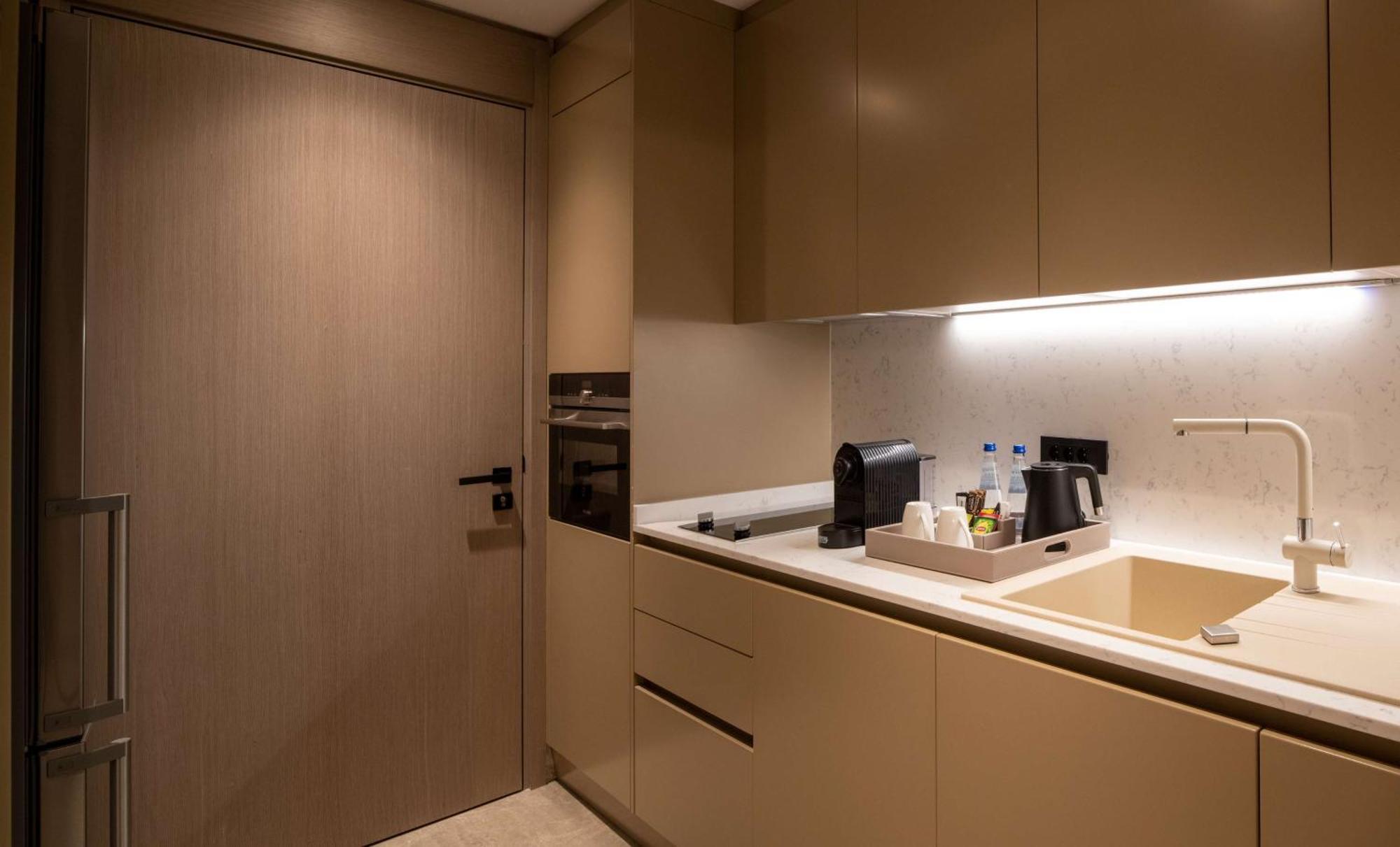 Hilton Mall Of Istanbul Luaran gambar Kitchenette in a hotel room