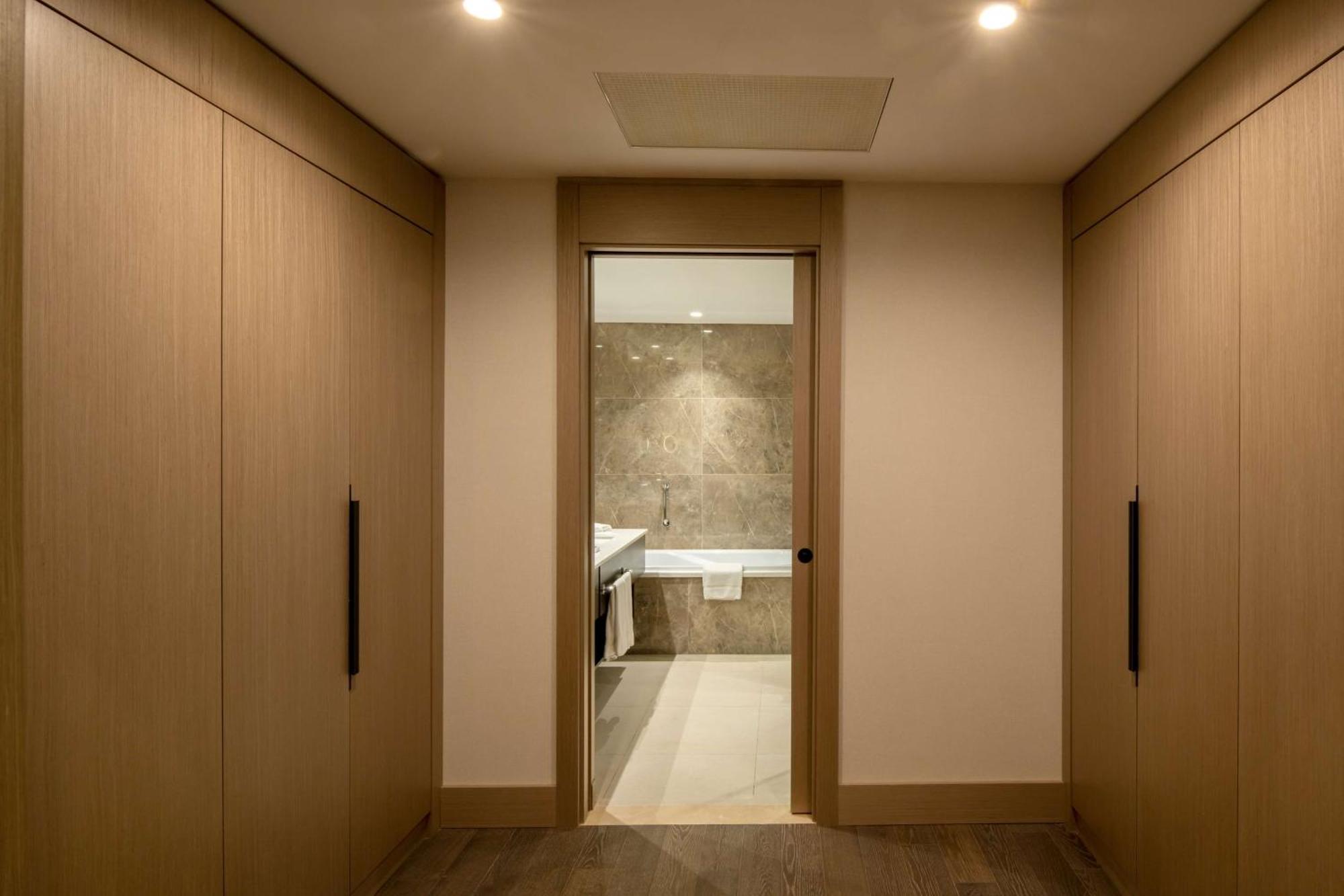 Hilton Mall Of Istanbul Luaran gambar A walk-in closet