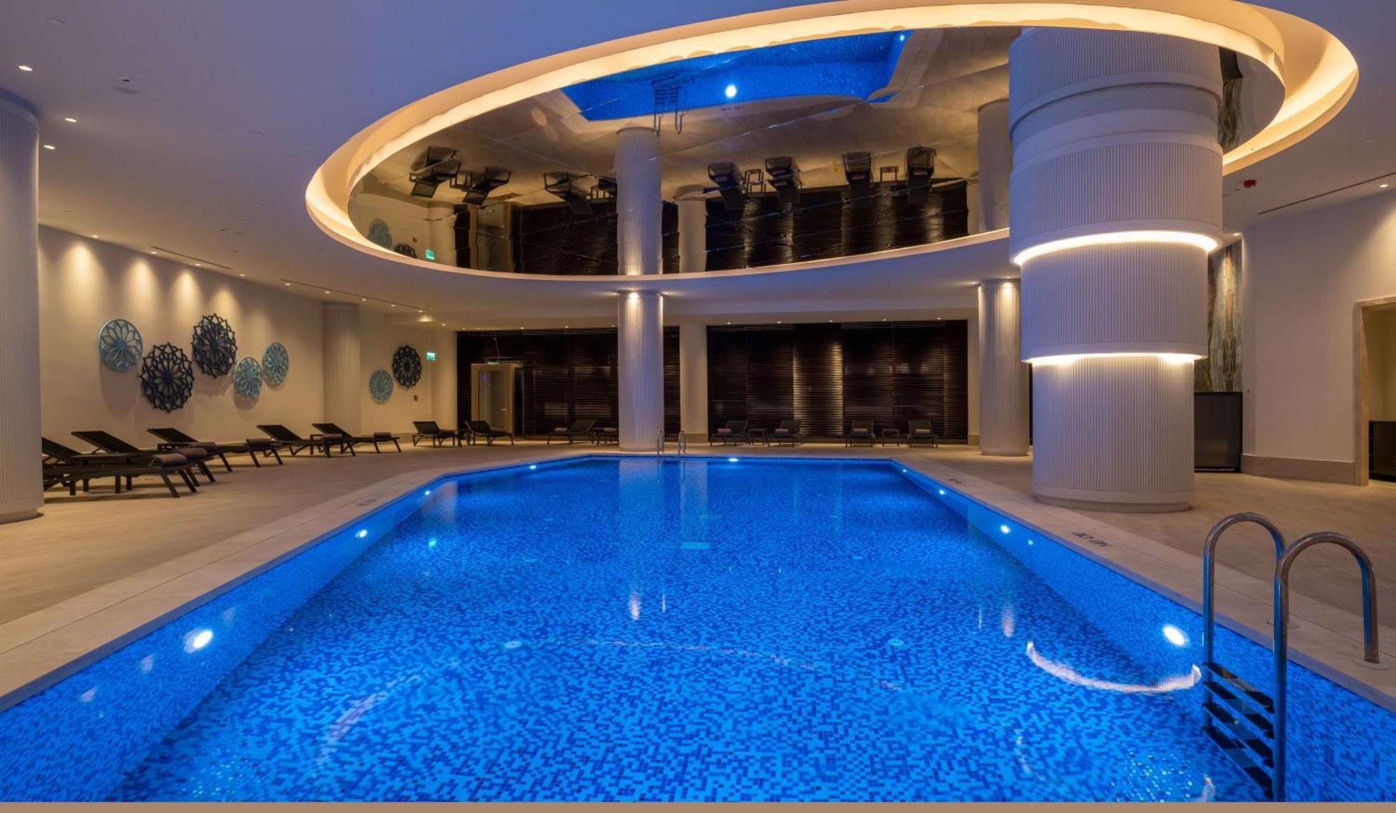 Hilton Mall Of Istanbul Luaran gambar The swimming pool at the hotel